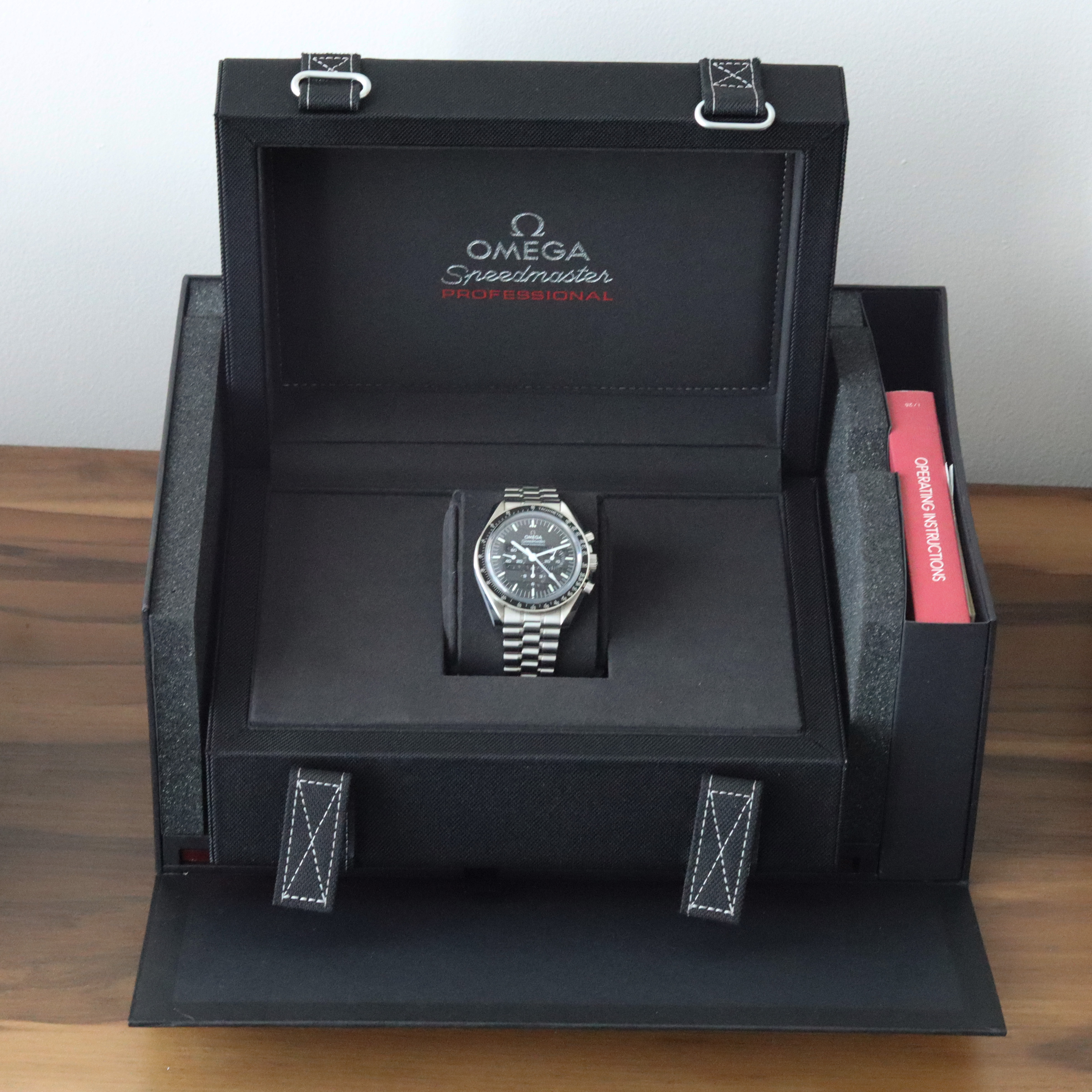Omega Speedmaster Moonwatch 